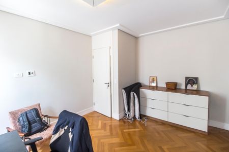 Casa de condomínio à venda com 640m², 5 quartos e 5 vagas Casa de condomínio à venda com 640m², 5 quartos e 5 vagasSuíte 4