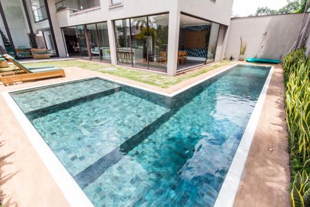 Casa de condomínio à venda com 640m², 5 quartos e 5 vagas Casa de condomínio à venda com 640m², 5 quartos e 5 vagasPiscina