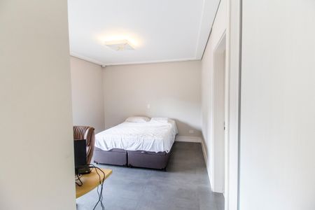 Casa de condomínio à venda com 640m², 5 quartos e 5 vagas Casa de condomínio à venda com 640m², 5 quartos e 5 vagasSuíte 5