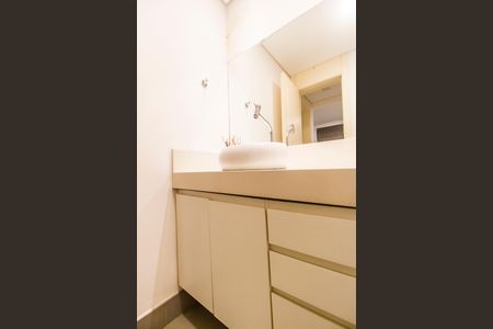 Casa de condomínio à venda com 640m², 5 quartos e 5 vagas Casa de condomínio à venda com 640m², 5 quartos e 5 vagasBanheiro de serviço