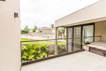 Casa de condomínio à venda com 640m², 5 quartos e 5 vagas Casa de condomínio à venda com 640m², 5 quartos e 5 vagasVaranda