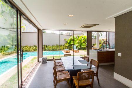 Casa de condomínio à venda com 640m², 5 quartos e 5 vagasVaranda gourmet