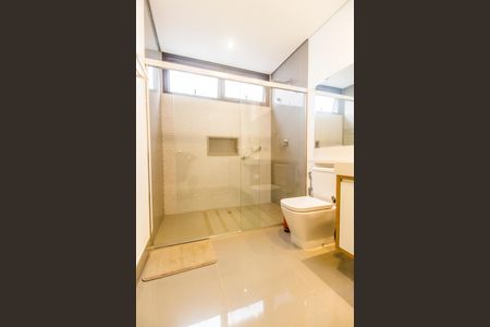 Casa de condomínio à venda com 640m², 5 quartos e 5 vagasBanheiro da Suíte