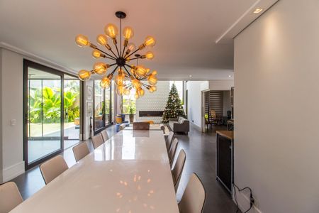 Casa de condomínio à venda com 640m², 5 quartos e 5 vagas Casa de condomínio à venda com 640m², 5 quartos e 5 vagasSala