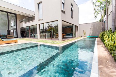 Casa de condomínio à venda com 640m², 5 quartos e 5 vagas Casa de condomínio à venda com 640m², 5 quartos e 5 vagasPiscina