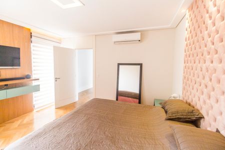 Casa de condomínio à venda com 640m², 5 quartos e 5 vagas Casa de condomínio à venda com 640m², 5 quartos e 5 vagasSuíte master