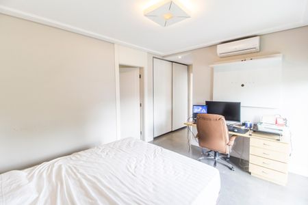 Casa de condomínio à venda com 640m², 5 quartos e 5 vagas Casa de condomínio à venda com 640m², 5 quartos e 5 vagasSuíte 5