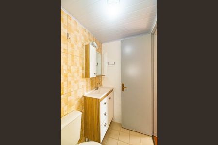 Banheiro  de apartamento para alugar com 2 quartos, 62m² em Humaitá, Porto Alegre