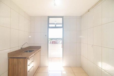 Cozinha  de apartamento para alugar com 2 quartos, 62m² em Humaitá, Porto Alegre