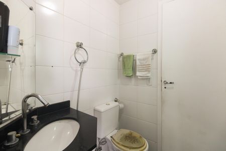 Apartamento para alugar com 70m², 2 quartos e 2 vagas Apartamento para alugar com 70m², 2 quartos e 2 vagasBanheiro