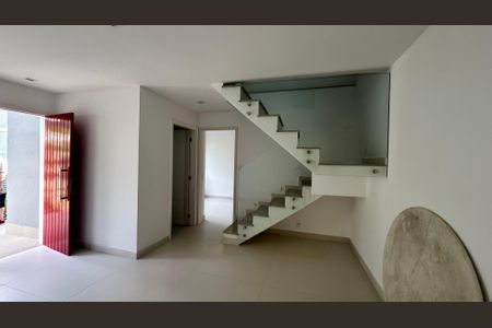 Casa à venda com 614m², 7 quartos e 8 vagas Casa à venda com 614m², 7 quartos e 8 vagasEdícula
