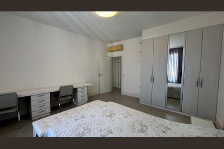 Casa à venda com 614m², 7 quartos e 8 vagas Casa à venda com 614m², 7 quartos e 8 vagasQuarto 1