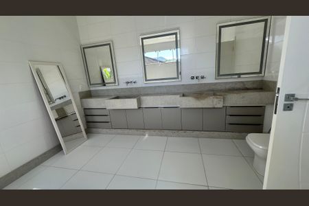 Casa à venda com 614m², 7 quartos e 8 vagas Casa à venda com 614m², 7 quartos e 8 vagasBanheiro do Quarto 2