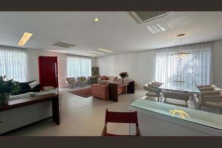 Casa à venda com 614m², 7 quartos e 8 vagas Casa à venda com 614m², 7 quartos e 8 vagasSala