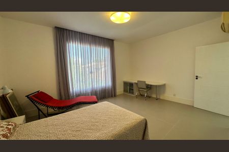 Casa à venda com 614m², 7 quartos e 8 vagas Casa à venda com 614m², 7 quartos e 8 vagasQuarto 3