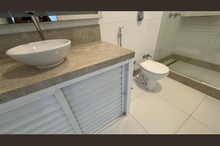 Casa à venda com 614m², 7 quartos e 8 vagas Casa à venda com 614m², 7 quartos e 8 vagasBanheiro