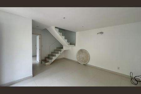 Casa à venda com 614m², 7 quartos e 8 vagas Casa à venda com 614m², 7 quartos e 8 vagasEdícula