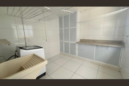 Casa à venda com 614m², 7 quartos e 8 vagas Casa à venda com 614m², 7 quartos e 8 vagasÁrea de Serviço