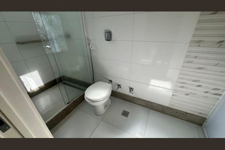 Casa à venda com 614m², 7 quartos e 8 vagas Casa à venda com 614m², 7 quartos e 8 vagasBanheiro do Quarto 4