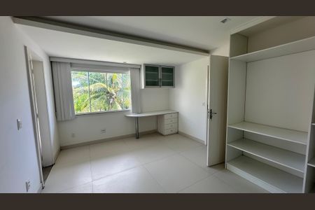 Casa à venda com 614m², 7 quartos e 8 vagas Casa à venda com 614m², 7 quartos e 8 vagasEdícula