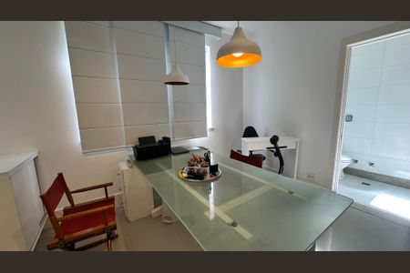 Casa à venda com 614m², 7 quartos e 8 vagas Casa à venda com 614m², 7 quartos e 8 vagasQuarto 4