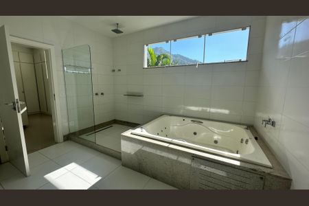 Casa à venda com 614m², 7 quartos e 8 vagas Casa à venda com 614m², 7 quartos e 8 vagasBanheiro do Quarto 2