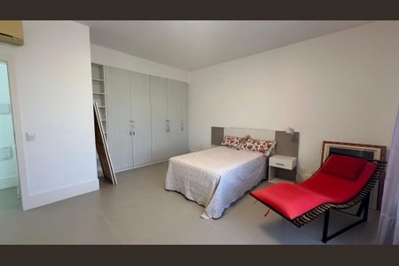 Casa à venda com 614m², 7 quartos e 8 vagas Casa à venda com 614m², 7 quartos e 8 vagasQuarto 3