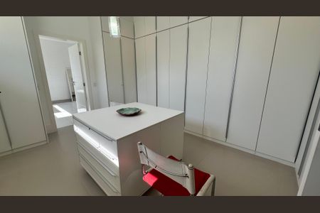 Casa à venda com 614m², 7 quartos e 8 vagas Casa à venda com 614m², 7 quartos e 8 vagasCloset do quarto 2