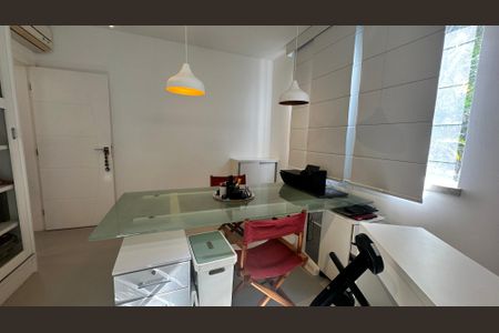 Casa à venda com 614m², 7 quartos e 8 vagas Casa à venda com 614m², 7 quartos e 8 vagasQuarto 4