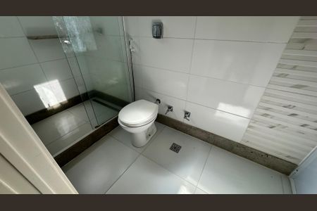 Casa à venda com 614m², 7 quartos e 8 vagas Casa à venda com 614m², 7 quartos e 8 vagasBanheiro do Quarto 4