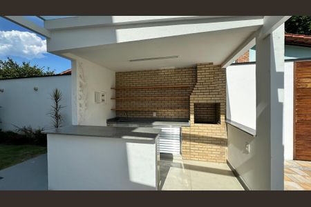 Casa à venda com 614m², 7 quartos e 8 vagas Casa à venda com 614m², 7 quartos e 8 vagasÁrea externa