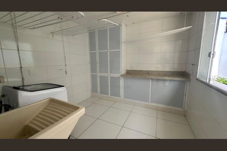 Casa à venda com 614m², 7 quartos e 8 vagas Casa à venda com 614m², 7 quartos e 8 vagasÁrea de Serviço