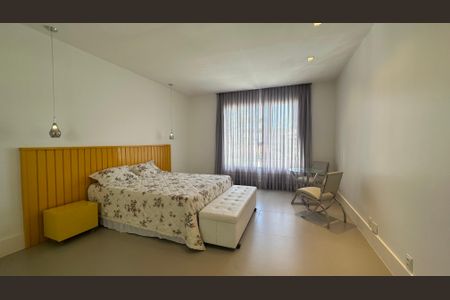 Casa à venda com 614m², 7 quartos e 8 vagas Casa à venda com 614m², 7 quartos e 8 vagasQuarto 2