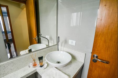 Apartamento à venda com 55m², 2 quartos e 1 vaga Apartamento à venda com 55m², 2 quartos e 1 vagaBanheiro