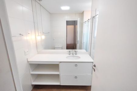 Apartamento para alugar com 162m², 3 quartos e 3 vagas Apartamento para alugar com 162m², 3 quartos e 3 vagasBanheiro da Suíte 1