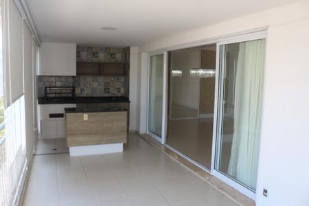Apartamento para alugar com 162m², 3 quartos e 3 vagasVaranda