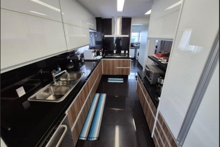Apartamento à venda com 208m², 3 quartos e 4 vagasFoto 02