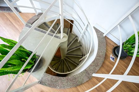 Apartamento à venda com 145m², 2 quartos e 2 vagasEscada