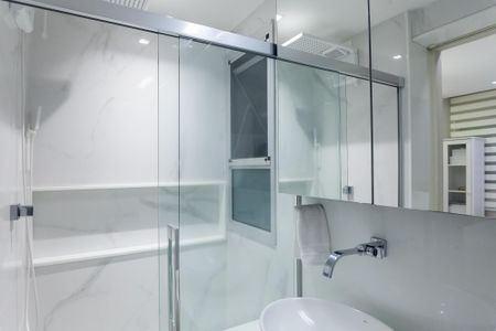 Apartamento à venda com 129m², 3 quartos e 2 vagasBanheiro suite 