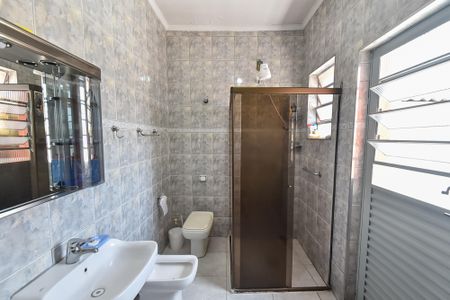 Casa à venda com 292m², 4 quartos e 8 vagas Casa à venda com 292m², 4 quartos e 8 vagasBanheiro da suíte