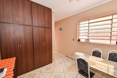 Casa à venda com 292m², 4 quartos e 8 vagas Casa à venda com 292m², 4 quartos e 8 vagasCopa