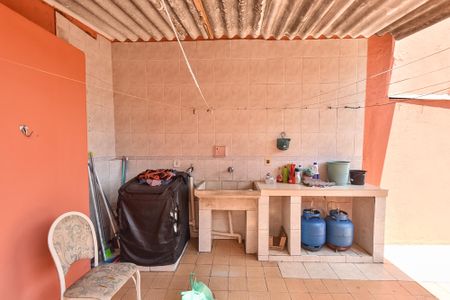 Casa à venda com 292m², 4 quartos e 8 vagas Casa à venda com 292m², 4 quartos e 8 vagasQuintal - área de serviço