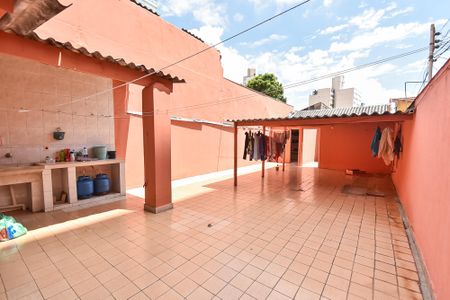 Casa à venda com 292m², 4 quartos e 8 vagas Casa à venda com 292m², 4 quartos e 8 vagasQuintal - área de serviço