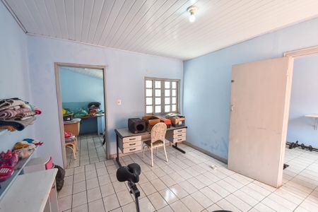 Casa à venda com 292m², 4 quartos e 8 vagas Casa à venda com 292m², 4 quartos e 8 vagasEdícula - quarto 2