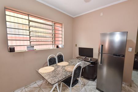 Casa à venda com 292m², 4 quartos e 8 vagas Casa à venda com 292m², 4 quartos e 8 vagasCopa