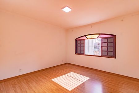 Casa à venda com 130m², 3 quartos e 2 vagas