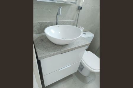 Apartamento à venda com 45m², 2 quartos e 1 vaga Apartamento à venda com 45m², 2 quartos e 1 vagaBanheiro