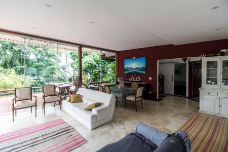 Sala de casa de condomínio para alugar com 3 quartos, 506m² em Vilarejo, Carapicuíba