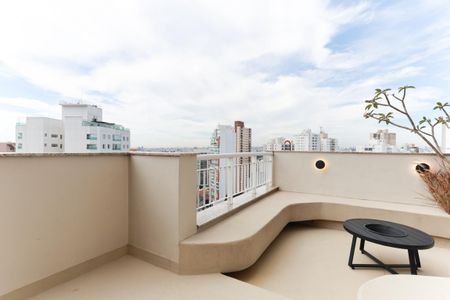 Apartamento à venda com 105m², 2 quartos e 2 vagas Apartamento à venda com 105m², 2 quartos e 2 vagasTerraço