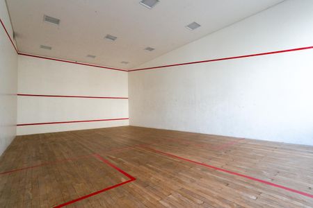 Apartamento à venda com 105m², 2 quartos e 2 vagas Apartamento à venda com 105m², 2 quartos e 2 vagasÁrea comum - Quadra de squash